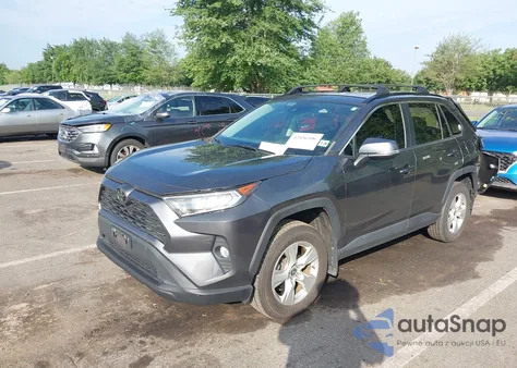2021 Toyota Rav4 Xle z USA, uszkodzony, nr VIN 2T3P1RFV5MC175396